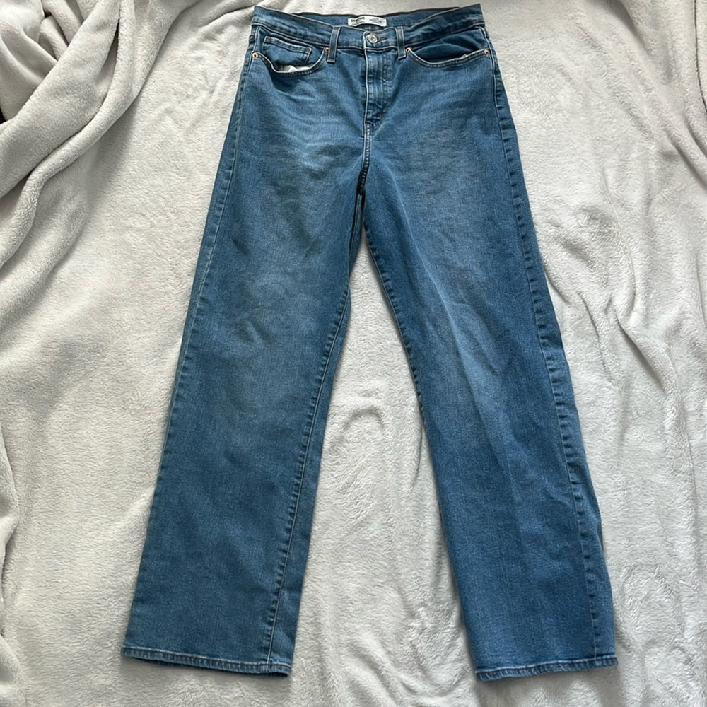 Signature Levi Strauss High Rise Loose Straight jeans. size 10 W30